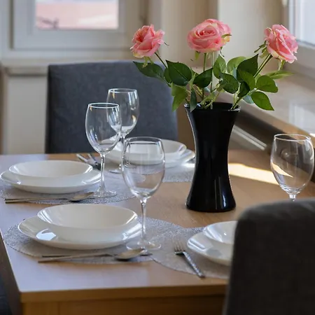Spacious Apartment 120 M From The Metro Station By Noclegi Renters Warsaw Exterior photo
