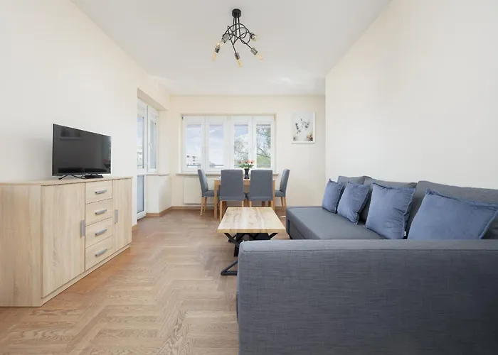 Spacious Apartment 120 M From The Metro Station By Noclegi Renters